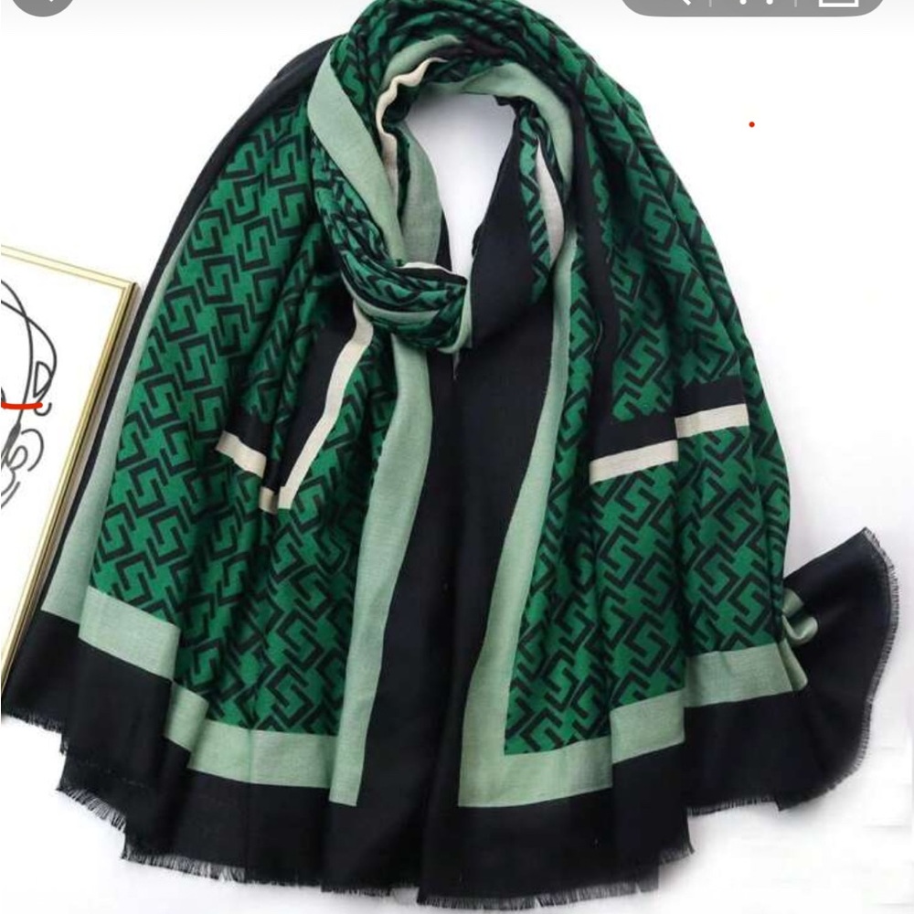 SHEIN Green and Black Geometric Scarf